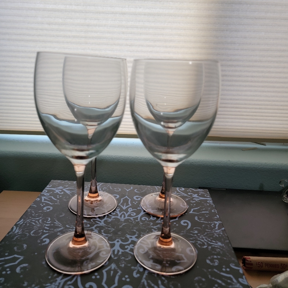 Vintage set of 4 Luminarc wine glasses with blush rose stems.